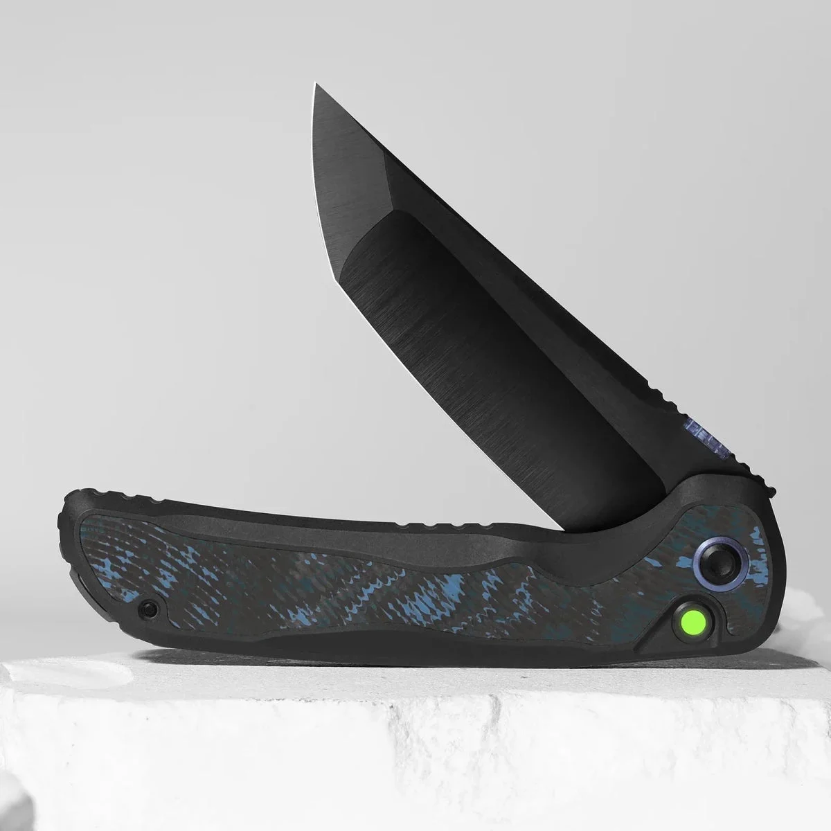 KizerX Mithril FK08A2 – M390 Tanto Blade, DLC Titanium & Fat Carbon KineticFit Button Lock